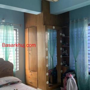 সম্পূর্ণ আলো বাতাস পূর্ণ খোলামেলা টাইলস করা ফ্যামিলি বাসা ভাড়া দেওয়া হবে